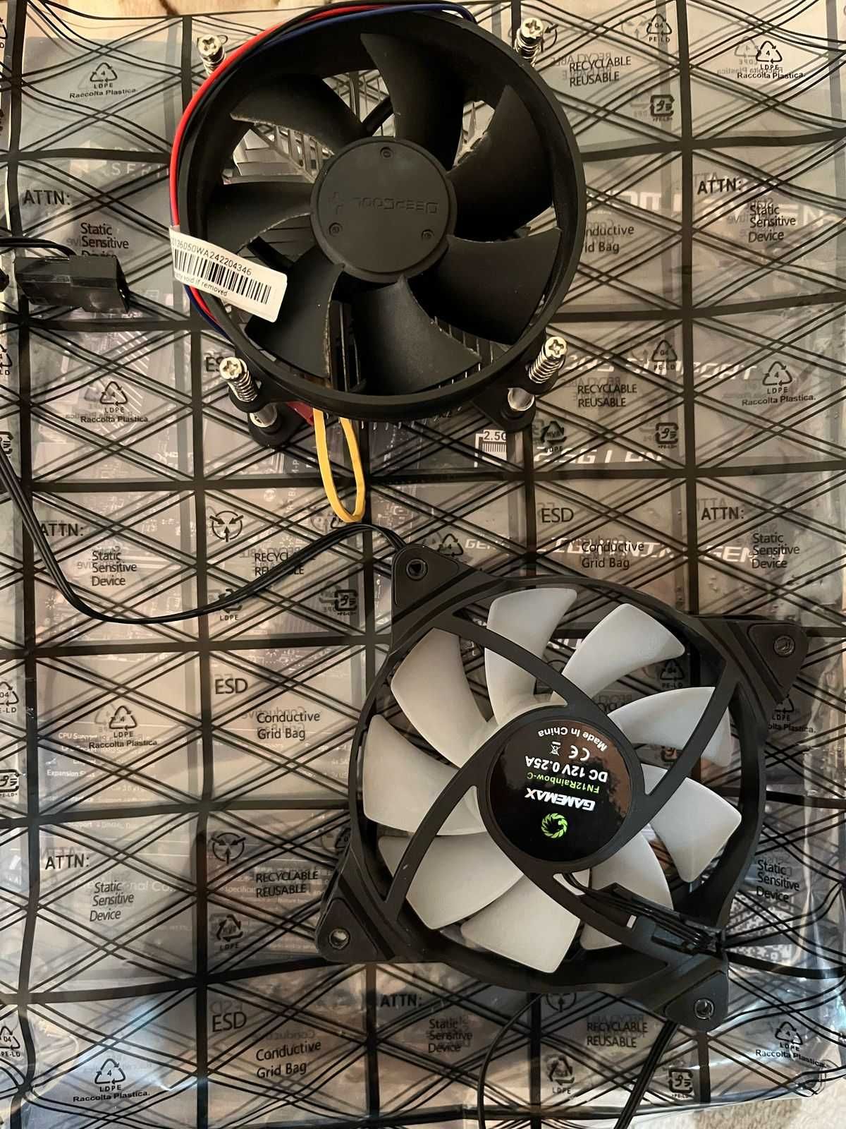 Материнская плата: B85M-E, процессор:i5-4460, Озу: DDR3 1600 МГц 16 ГБ