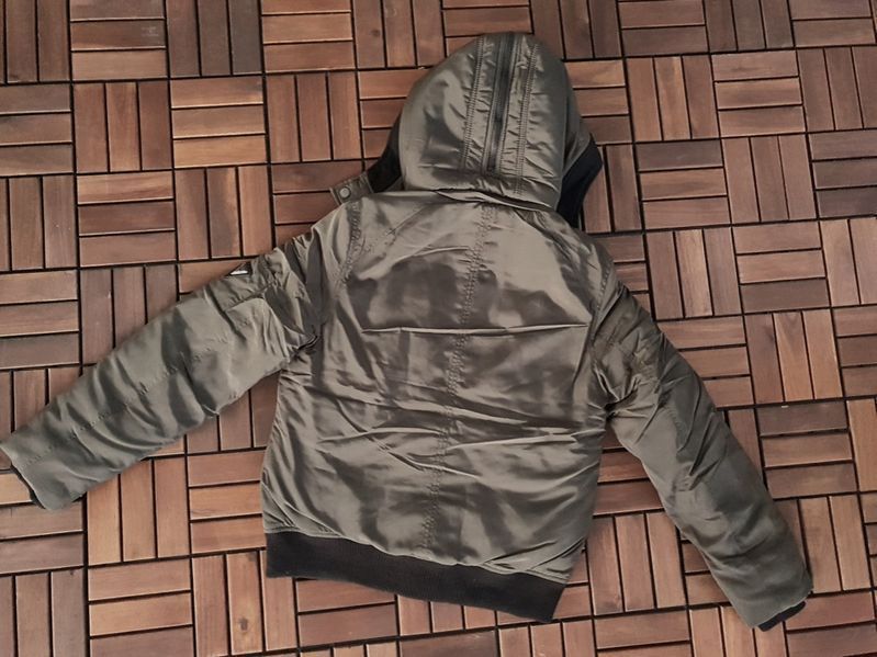 ПРОМО GUESS - L -оригинално  ветроустойчиво яке с качулка