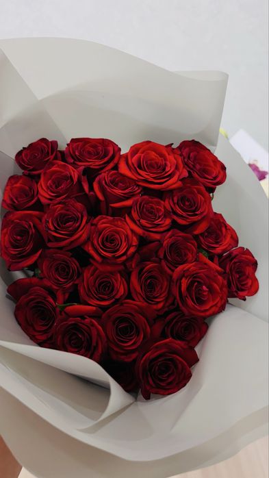 24 ароматных роз