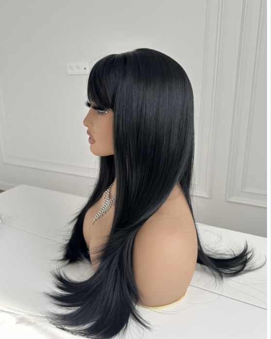 Парик черный с челкой