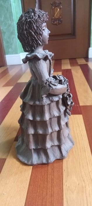 Statuie din Lut ,Semnata