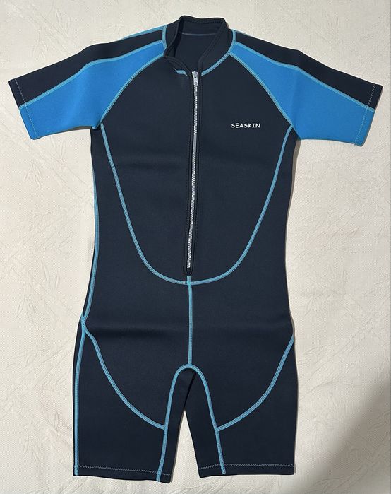 Продается НОВЫЙ гидрокостюм для мальчиков