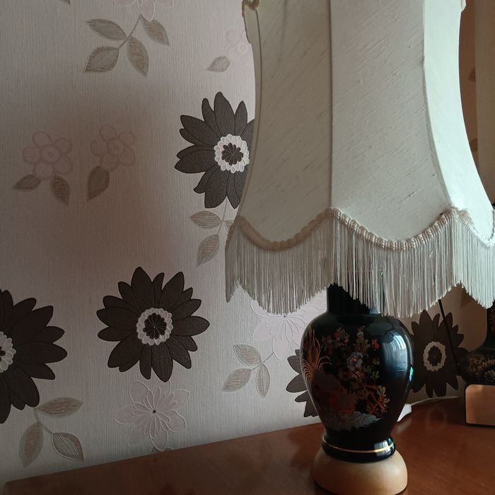 Veioza foarte eleganta cu suport lemn