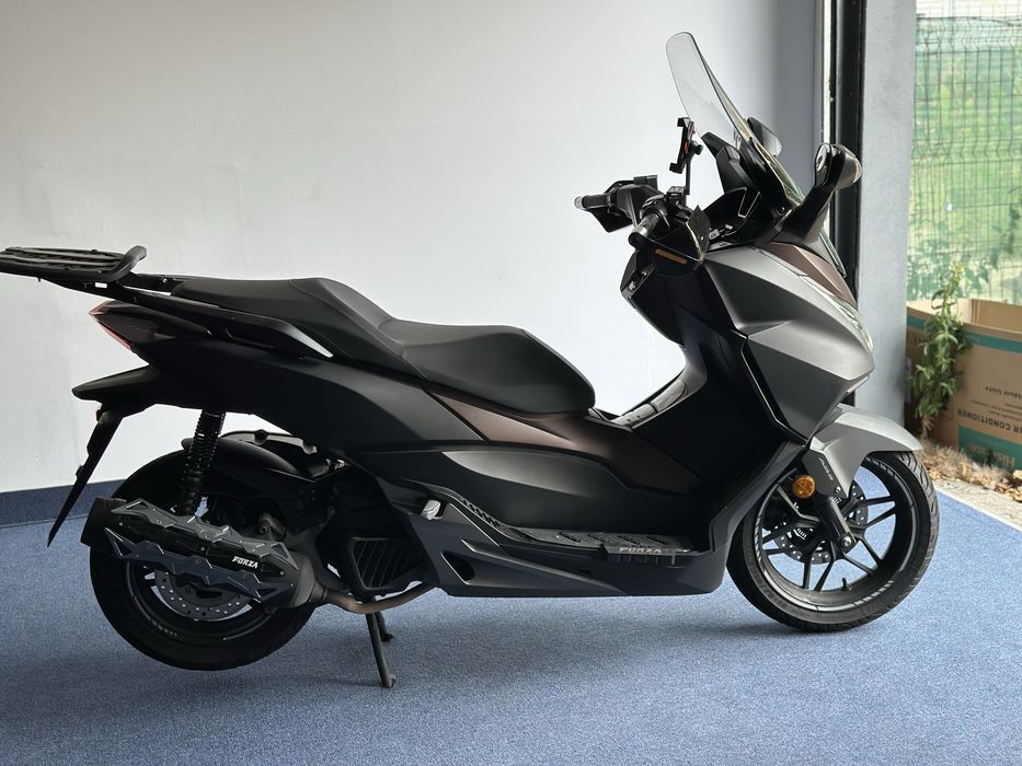 Honda Forza 125 •• Se conduce cu categoria B ••