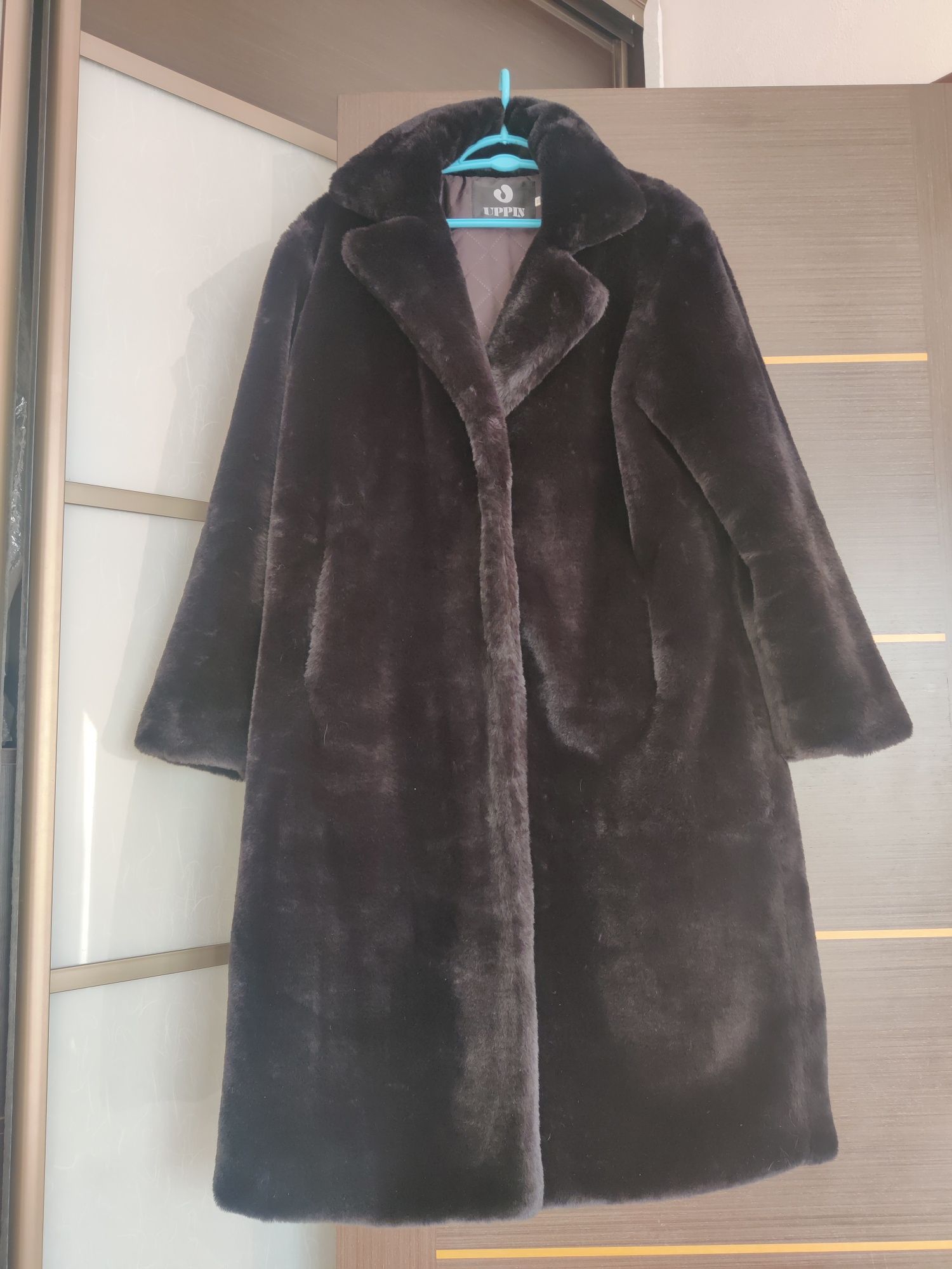 Продам черную, новую, красивую эко шубу, р.42-46