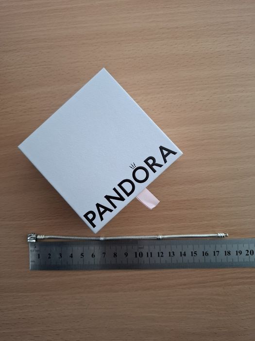 Орегилална гривна Pandora "Незаменима"