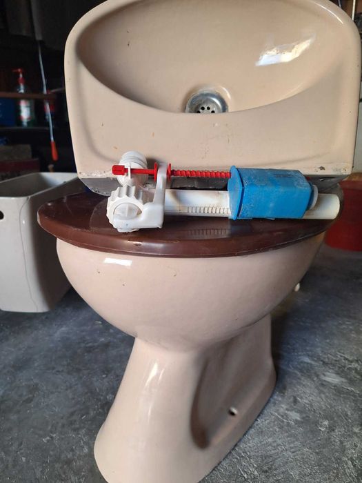 Тоалетна чиния мивка