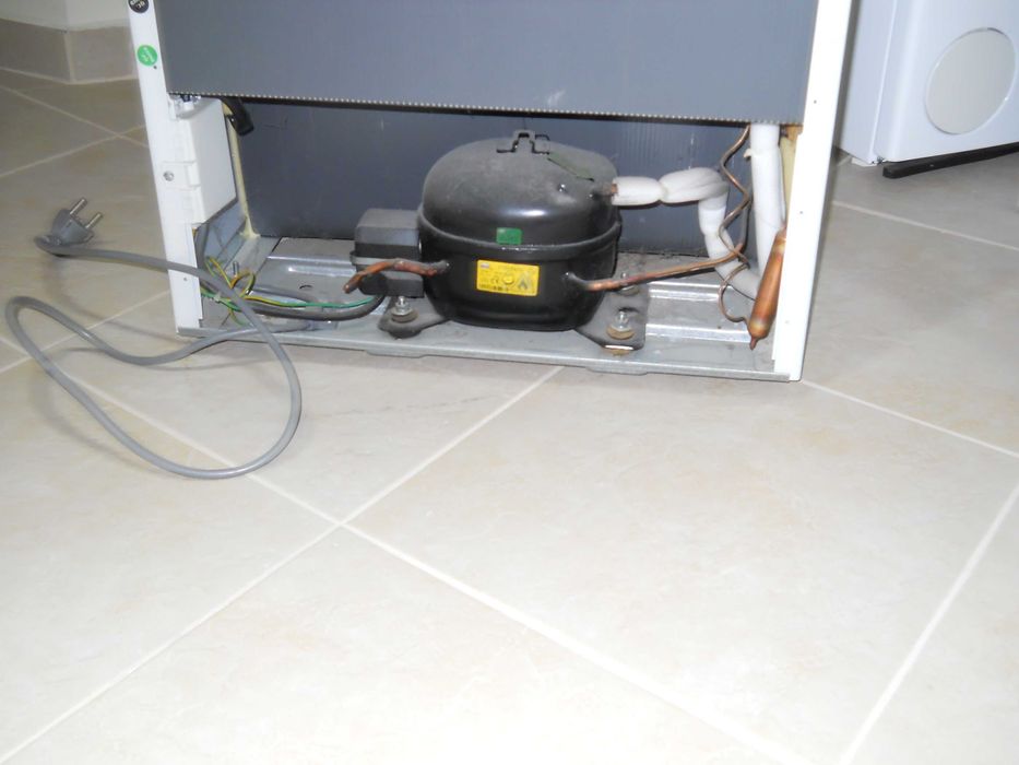 Продавам Хладилник МИДЕЯ 92 L