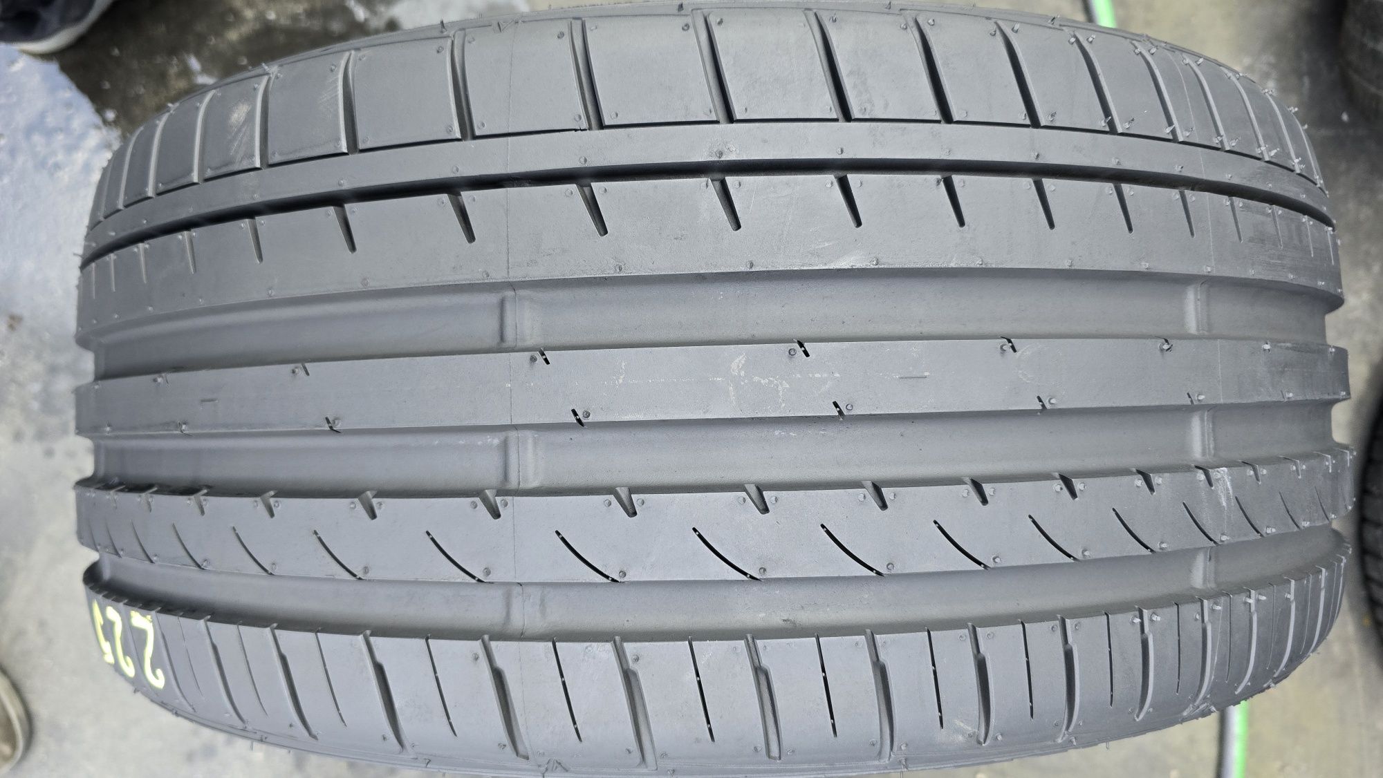 2 anvelope vară Falken 225/30/20