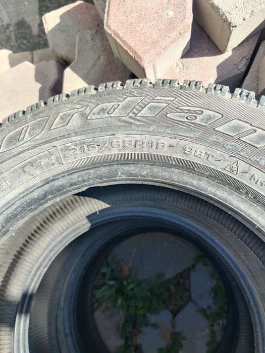 Продаю зимние диски с шинами 215/65 йR16