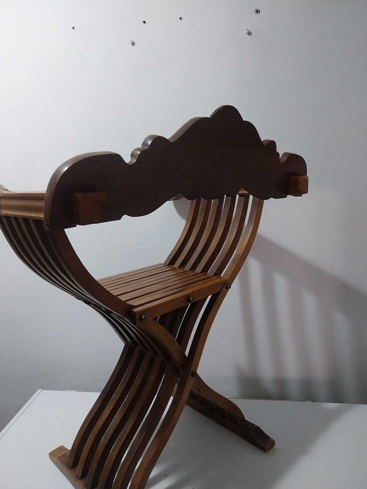 Scaun stil Savonarola