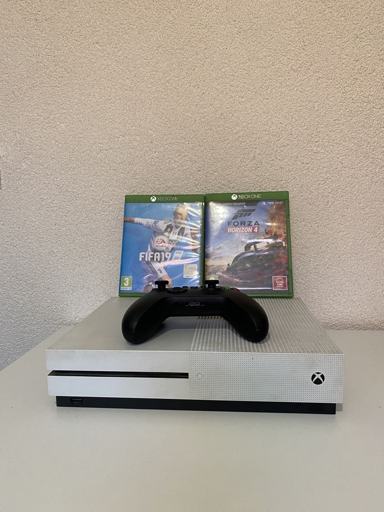 Xbox One S 1TB | Controller Carbon Black | FIFA 19 | Forza Horizon 4