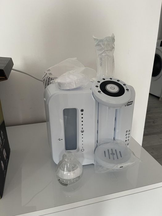 Aparat pt pregatit formula de lapte Tommee Tippe ,cu stecher de anglia