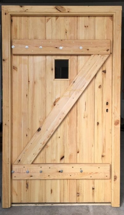 Facem uși din lemn masiv