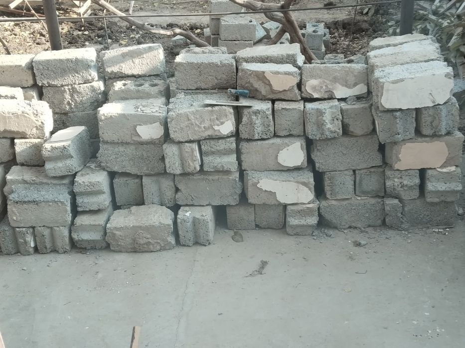 Shlakablok sotiladi b/u