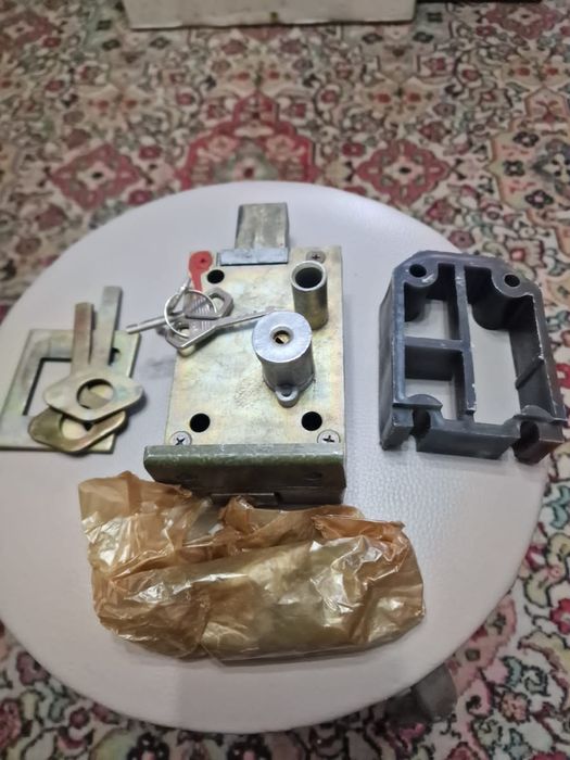 Замок гаражный новый