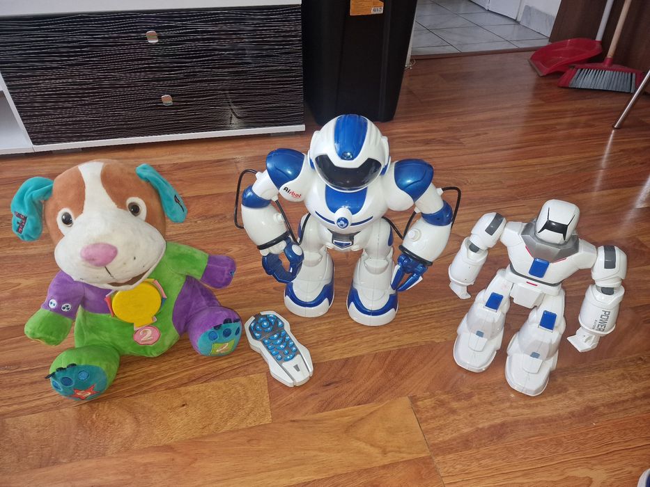Roboti cu telecomanda si Ursuletul povestitor