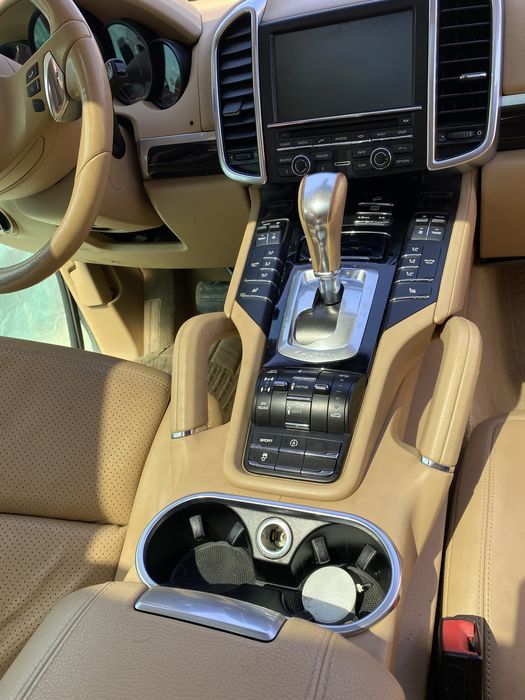 Galerie admisie Porsche Cayenne 3.0 TDI CRC 2014