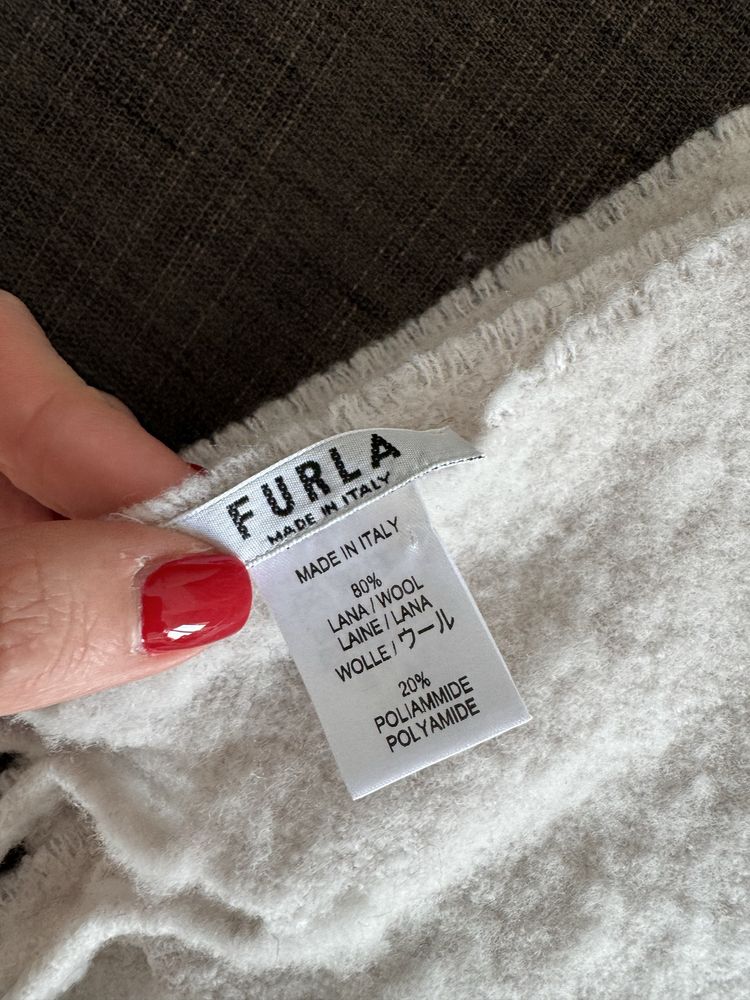 Furla шал оригинален