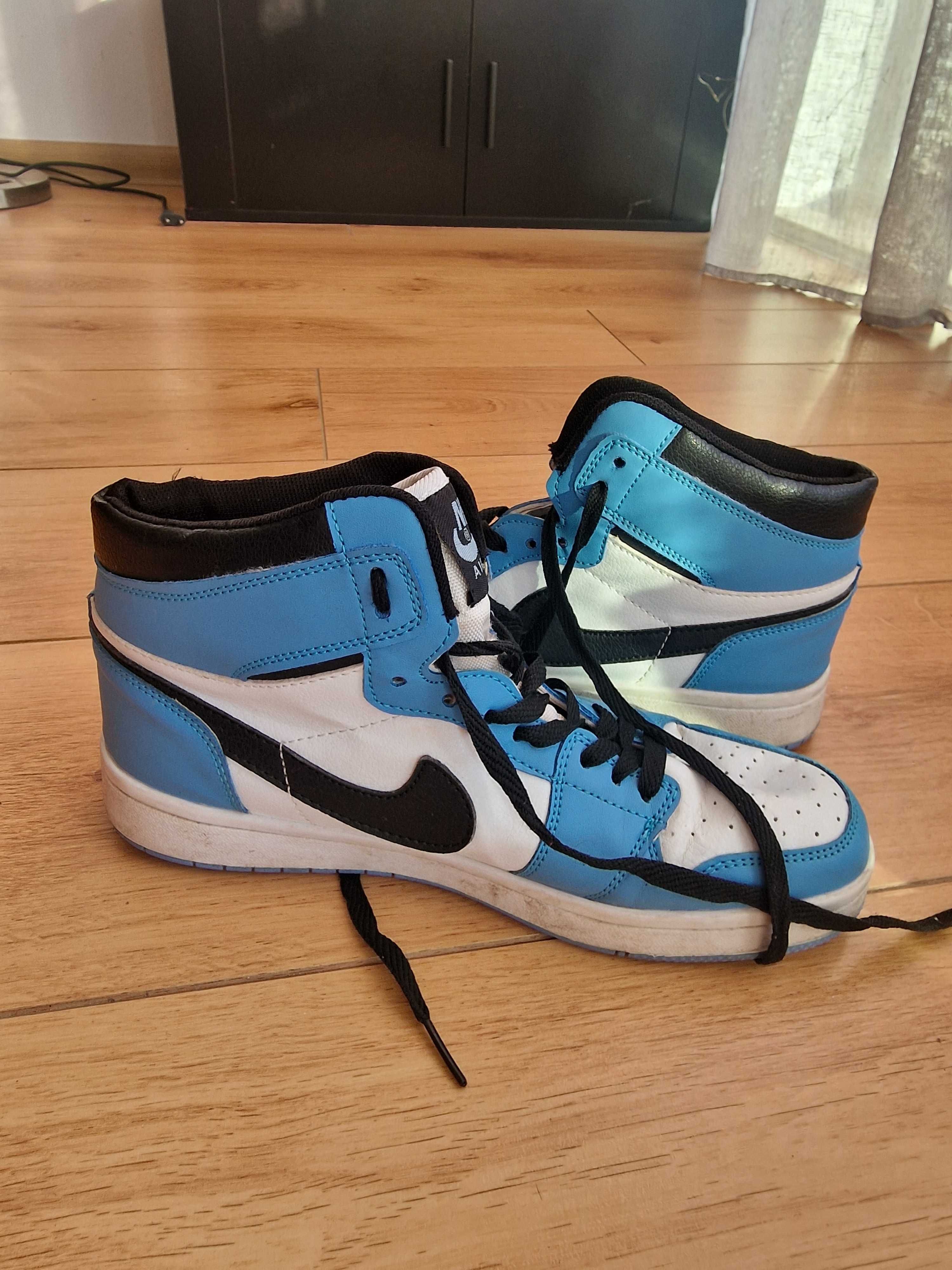 Продавам Nike и лилава маратонки