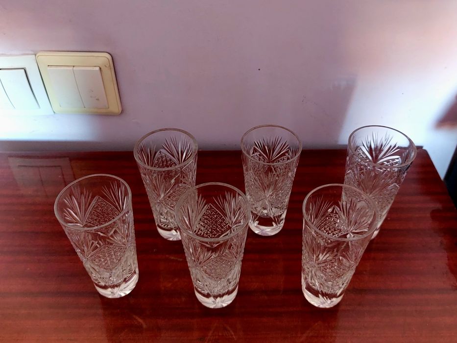Продаются хрустальные стаканы.