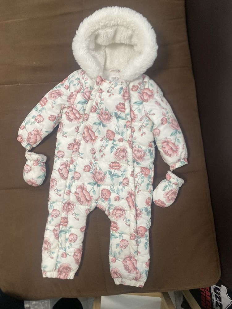 Зимен бебешки космонавт