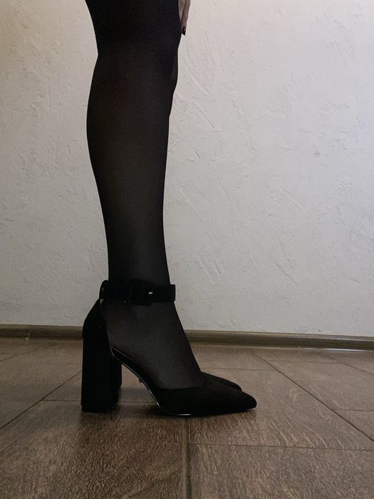 Черни велурени обувки на ток, 23.5см