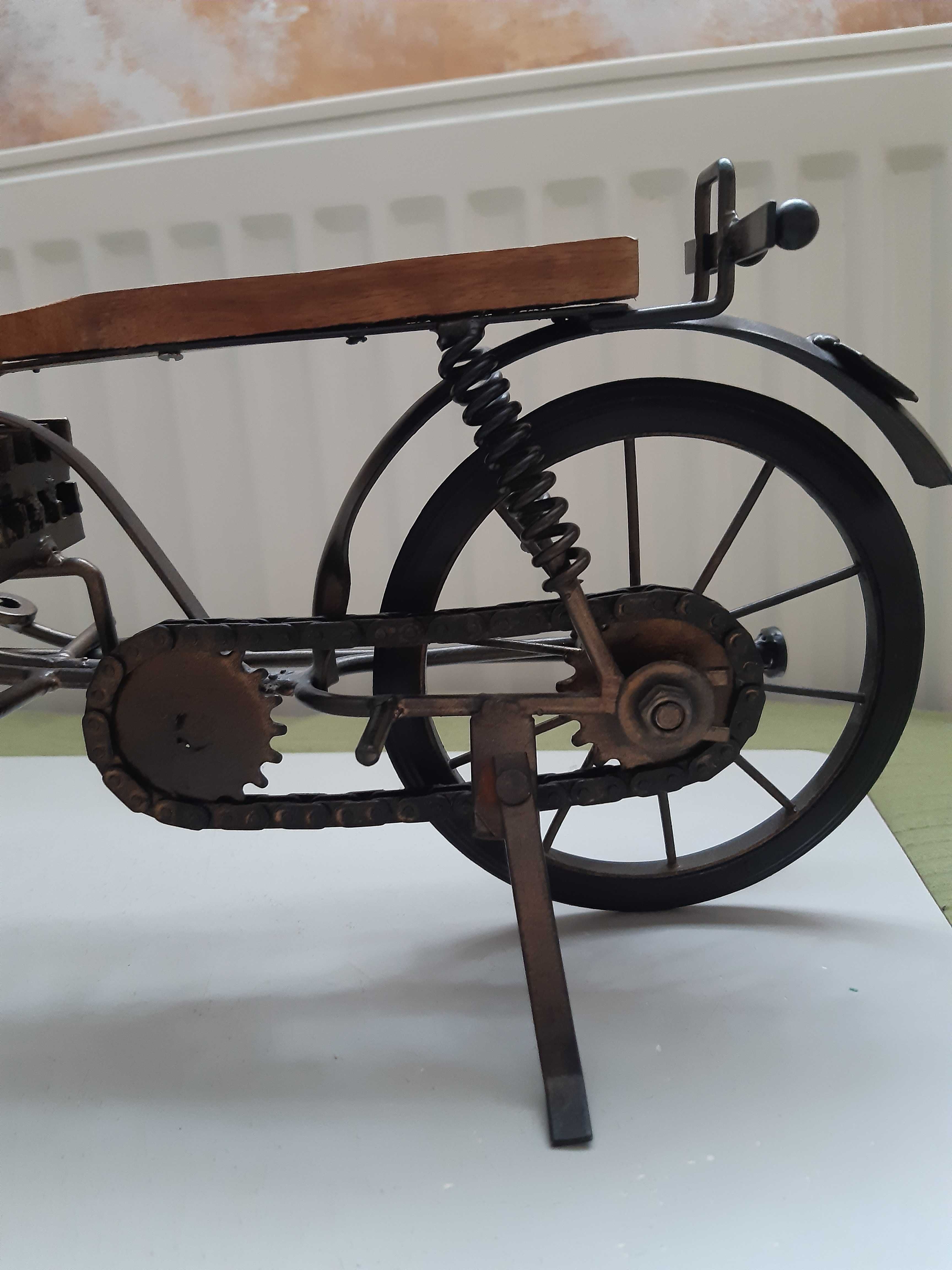 Motocicleta din fier, sea lemn, roti cauciuc, lung 40cm