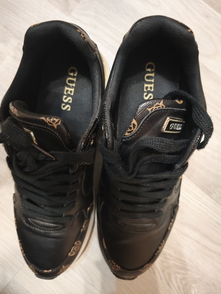 Маратонки guess  40 номер
