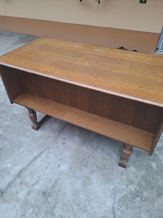 Vând birou din lemn