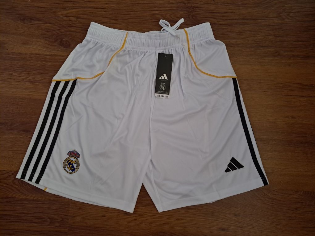 Къси панталони Real Madrid размер М