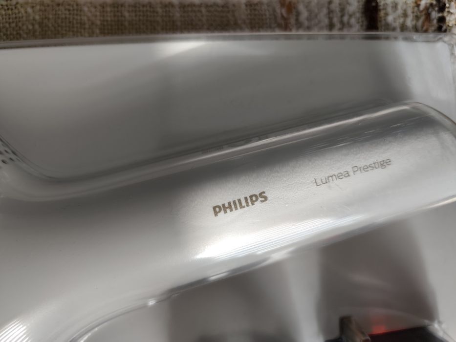 Фотоепилатор Philips Lumea Prestige