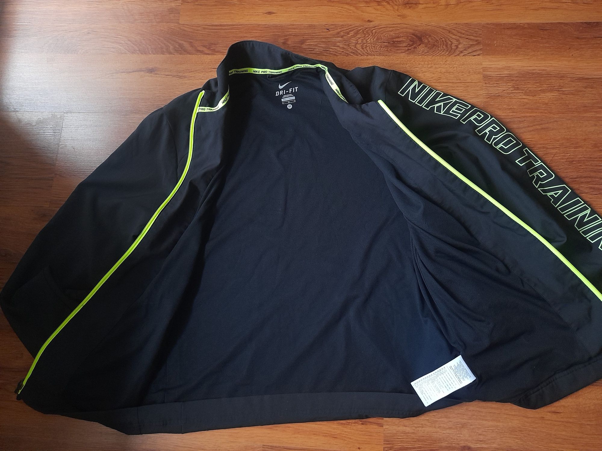 Nike dri fit мъжко горнище M размер.