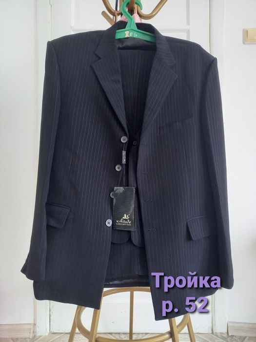 Продам мужские костюмы