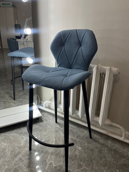 Барный стул, в голубом оттенке