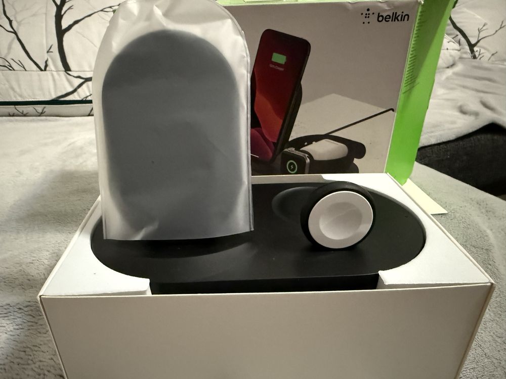 Зарядна станция Belkin 3 in 1 wireless charger