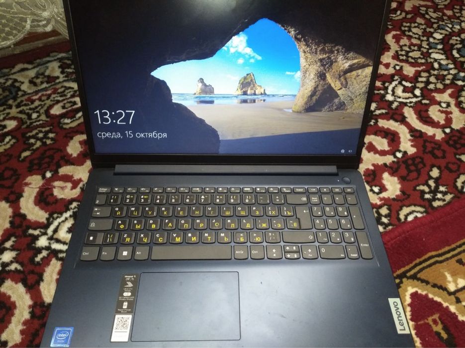 ноутбук Lenovo.