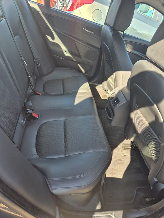 Jaguar XE  2.0 diesel 180 CP  cutie automată  2015