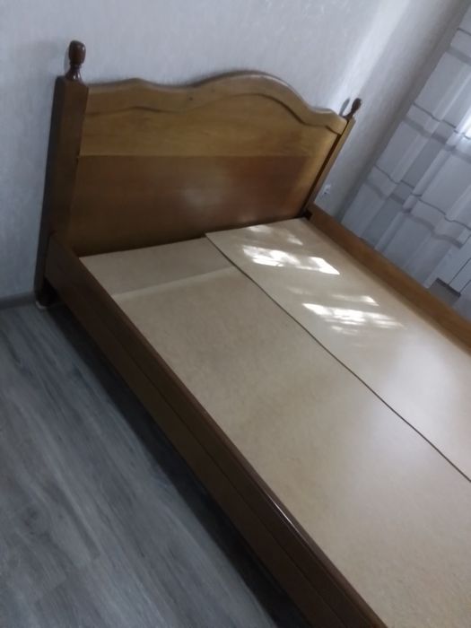 Кровать деревянная