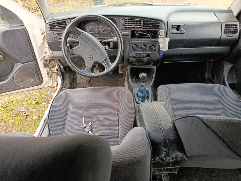 Продава се на Части Volkswagen Golf