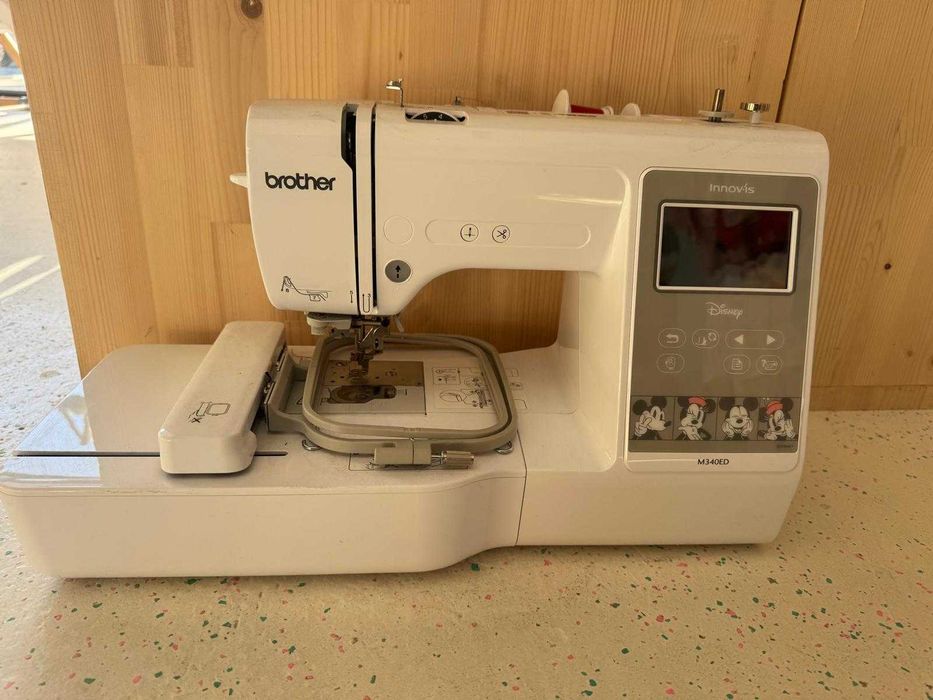 Mașină brodat Brother M240ED + accesorii extra si materiale