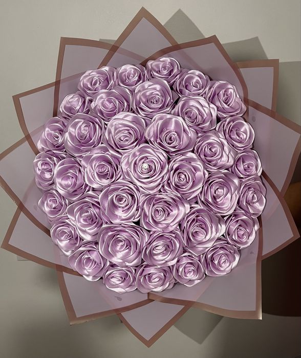 Buchete și aranjamente din flori de satin