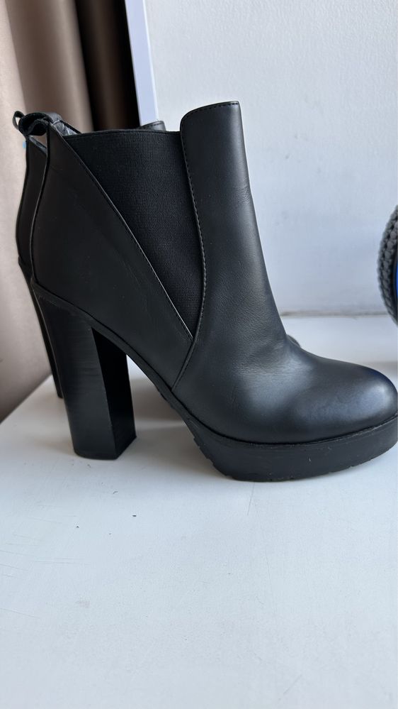 Продам новые ботильоны ALDO,39 размер одевались 1 раз