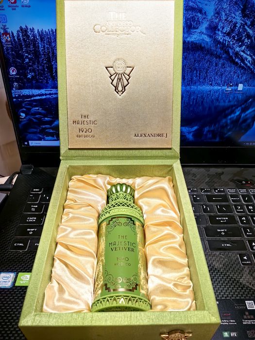 Vând parfum de nisa Alejander J Majestic Vetiver