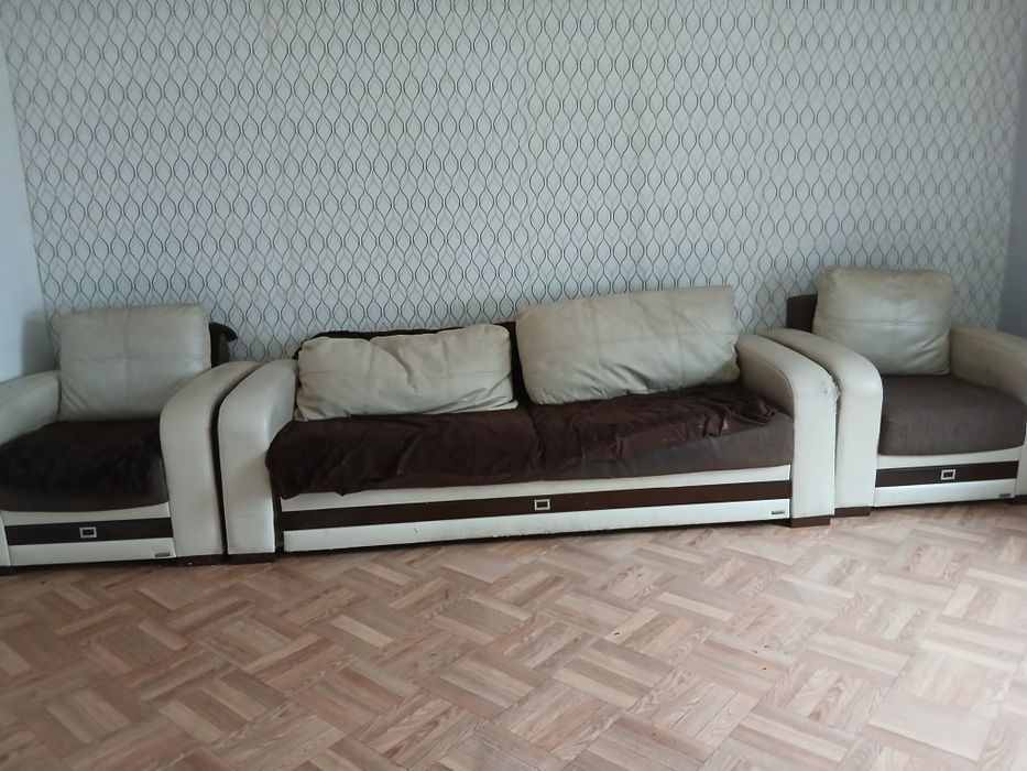 Продам диван с креслами