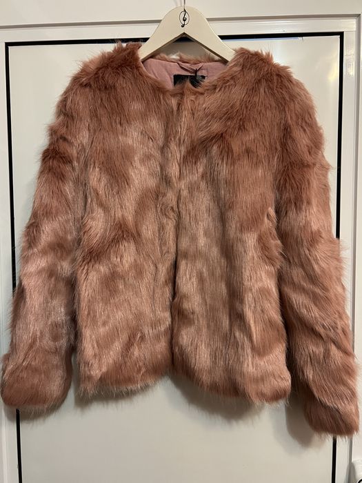 Розово пухено палто Бершка