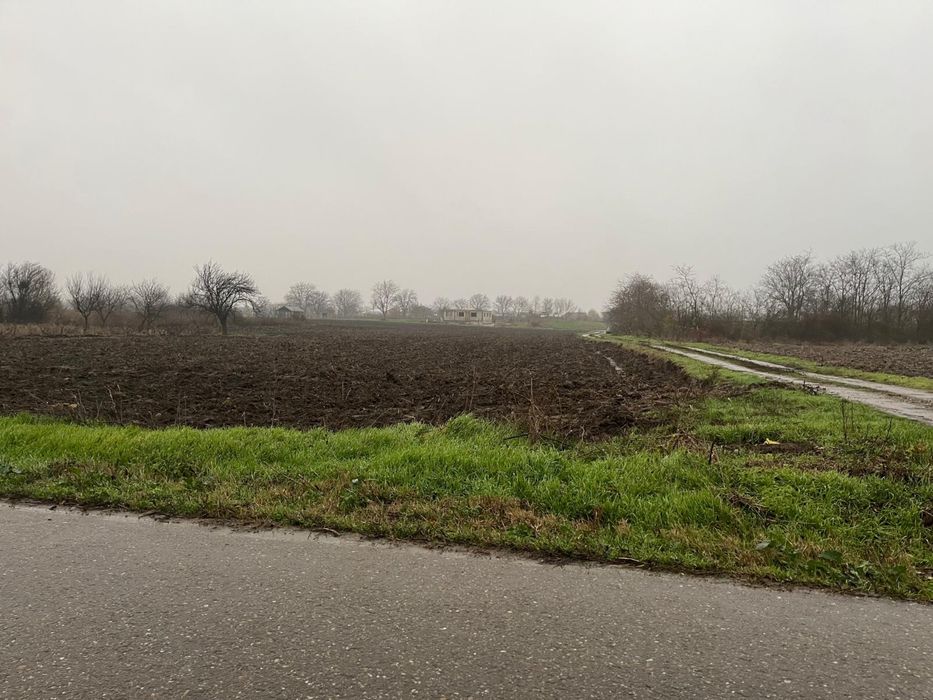 Vând teren intravilan