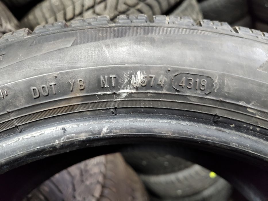 Продавам 4 зимни гуми 205/50/17 Pirelli