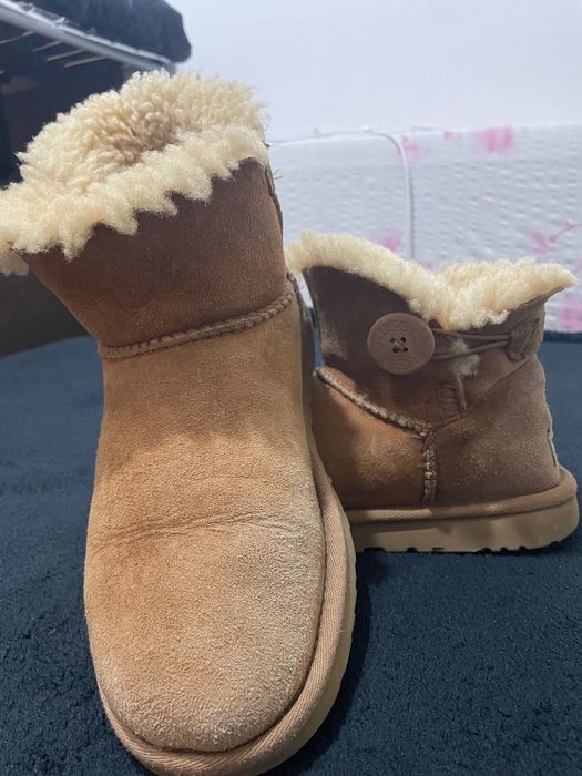 UGG marimea 37 maro