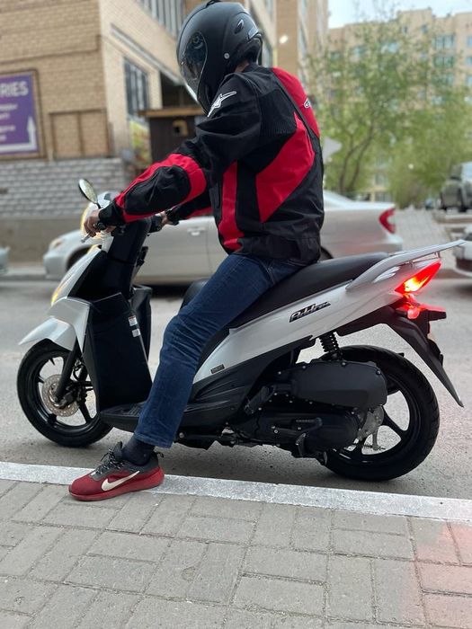 Мопед скутер свежепригнанный Suzuki address v125s